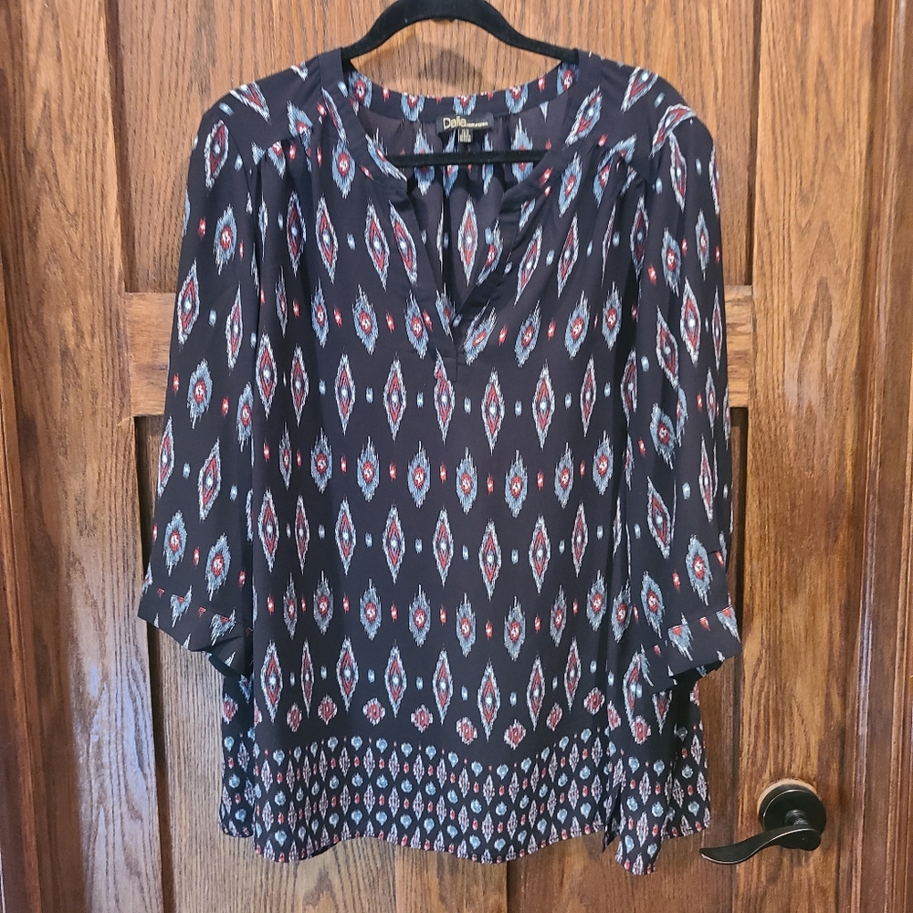 Dalia 3/4 sleeve split neck  blouse
